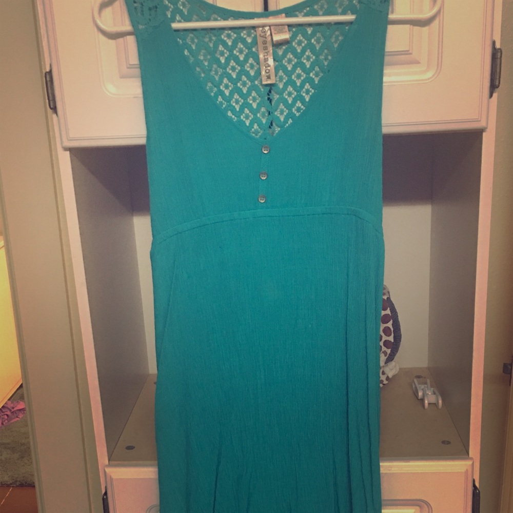 Eyeshadow brand high/low dress with lace